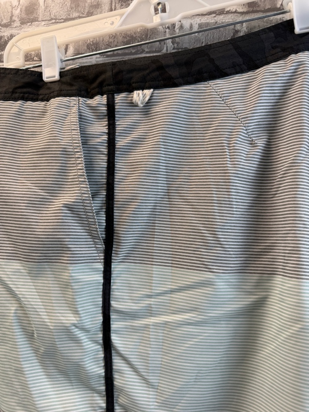 VUORI Men’s Striped Boardshorts - Picture 3 of 13